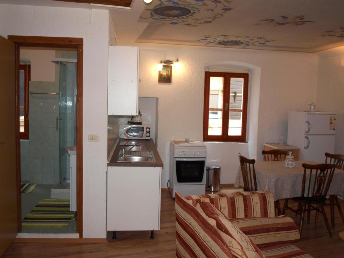 Apartment 52 Ровин Екстериор снимка