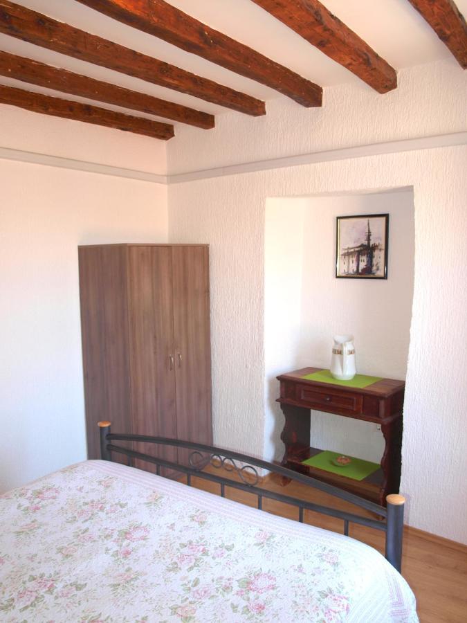 Apartment 52 Ровин Екстериор снимка
