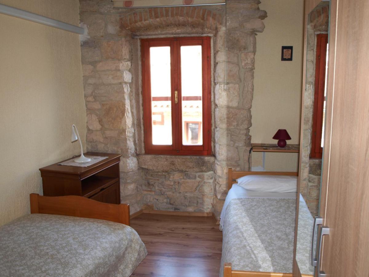 Apartment 52 Ровин Екстериор снимка