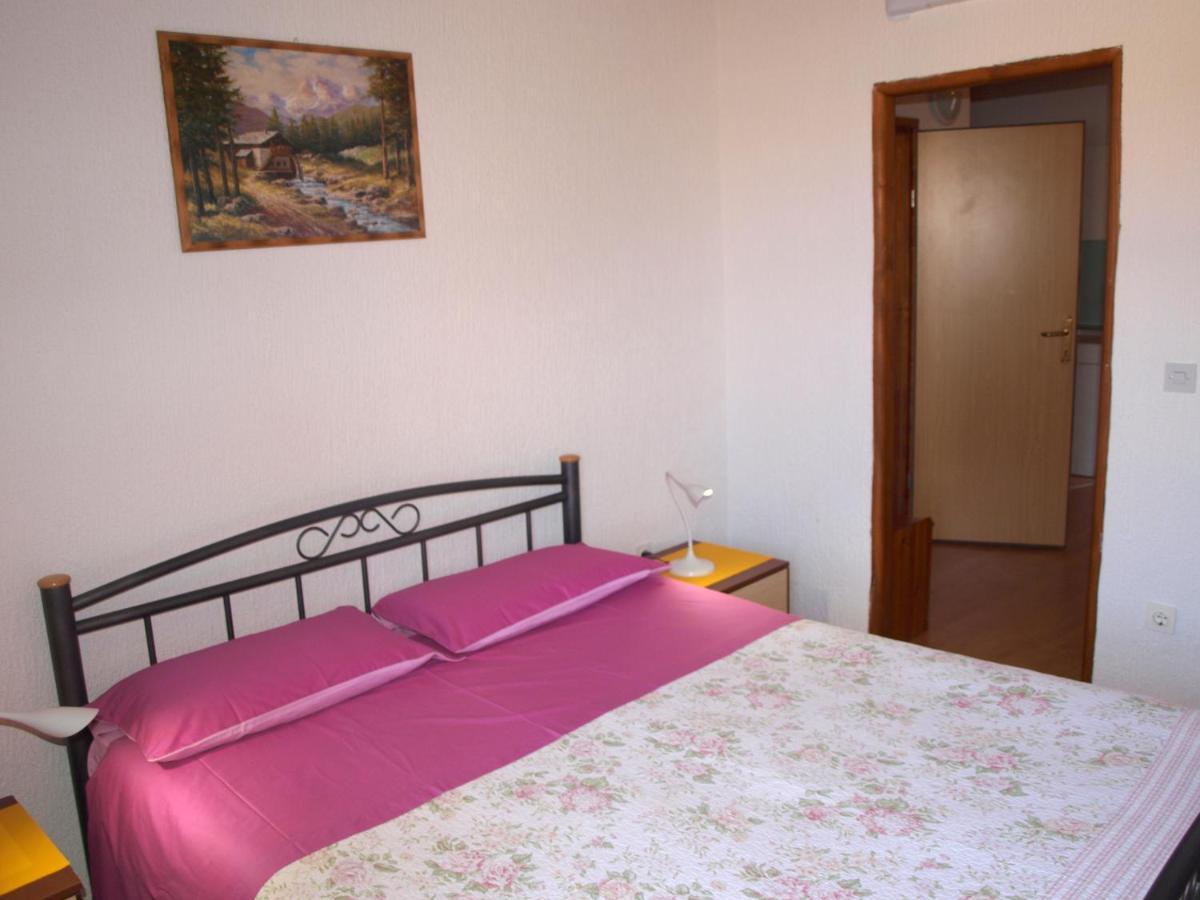 Apartment 52 Ровин Екстериор снимка