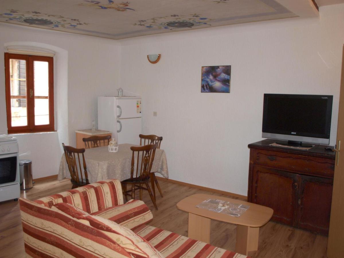 Apartment 52 Ровин Екстериор снимка