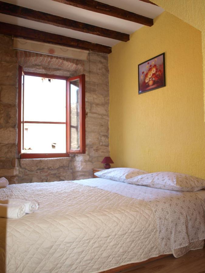 Apartment 52 Ровин Екстериор снимка