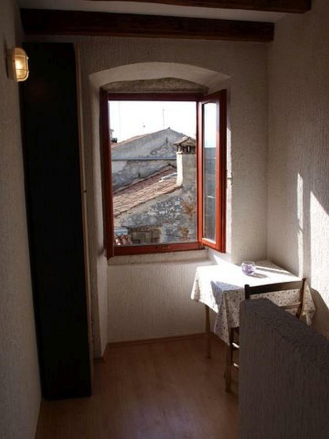 Apartment 52 Ровин Екстериор снимка